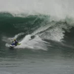 RIDE INTO THE STORM ON THE LEFT (with @alemaodemaresias )...@lavacagigantesurf Amazing french s